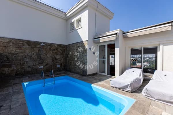 Apartamento em Moema, com 256m², 2 suítes, piscina, churrasqueira, varanda. 3 vagas + depósito!