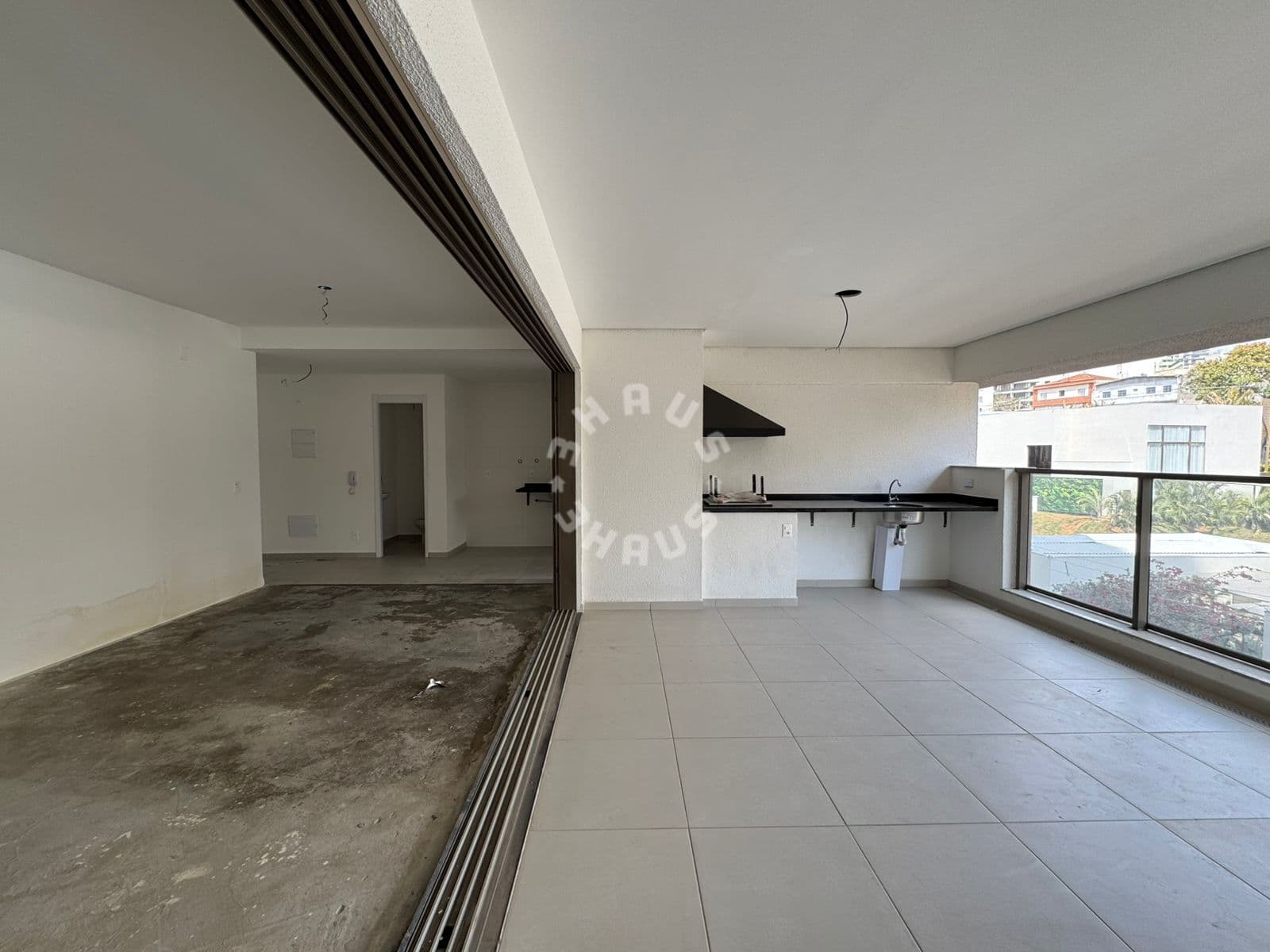 Apartamento na Vila Mariana de 142m², com 4 dormitórios, varanda gourmet. 2 vagas!