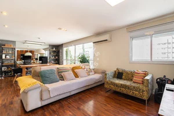 Apartamento no Brooklin, com 111m², 3 dormitórios (sendo 1 suíte), varanda. 2 vagas de garagem.