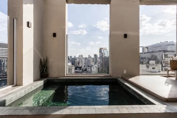 Cobertura Penthouse à venda na Vila Olímpia, com 148m², 2 suítes, piscina, sauna, espaço gourmet. 3 vagas de garagem!