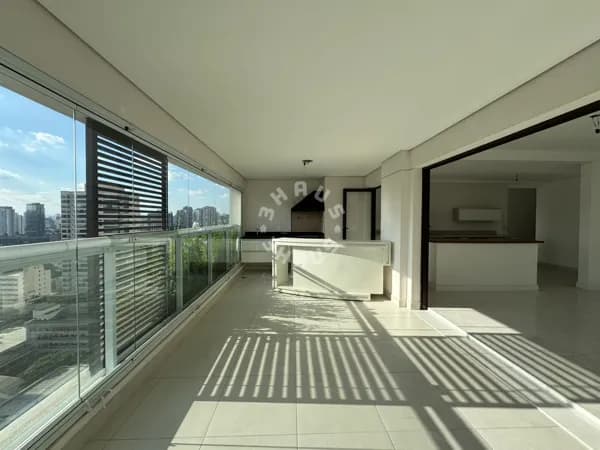 Apartamento no Brooklin de 178m², com 3 suítes, varanda gourmet. 2 vagas + depósito!
