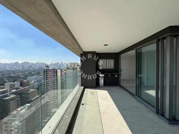 Apartamento no Itaim de 142m², 3 suítes, varanda. 2 vagas + depósito!