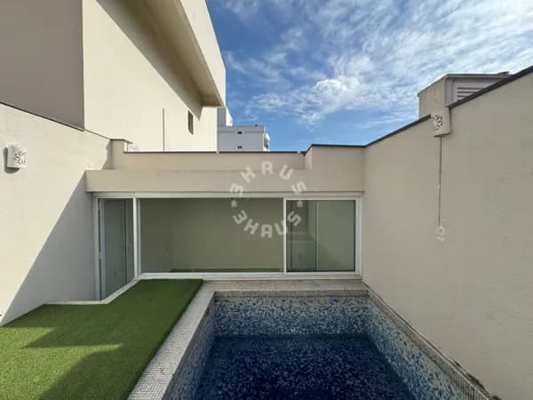 Apartamento Tríplex no Itaim de 89 m², com 1 suíte, deck, piscina. 2 vagas de garagem!