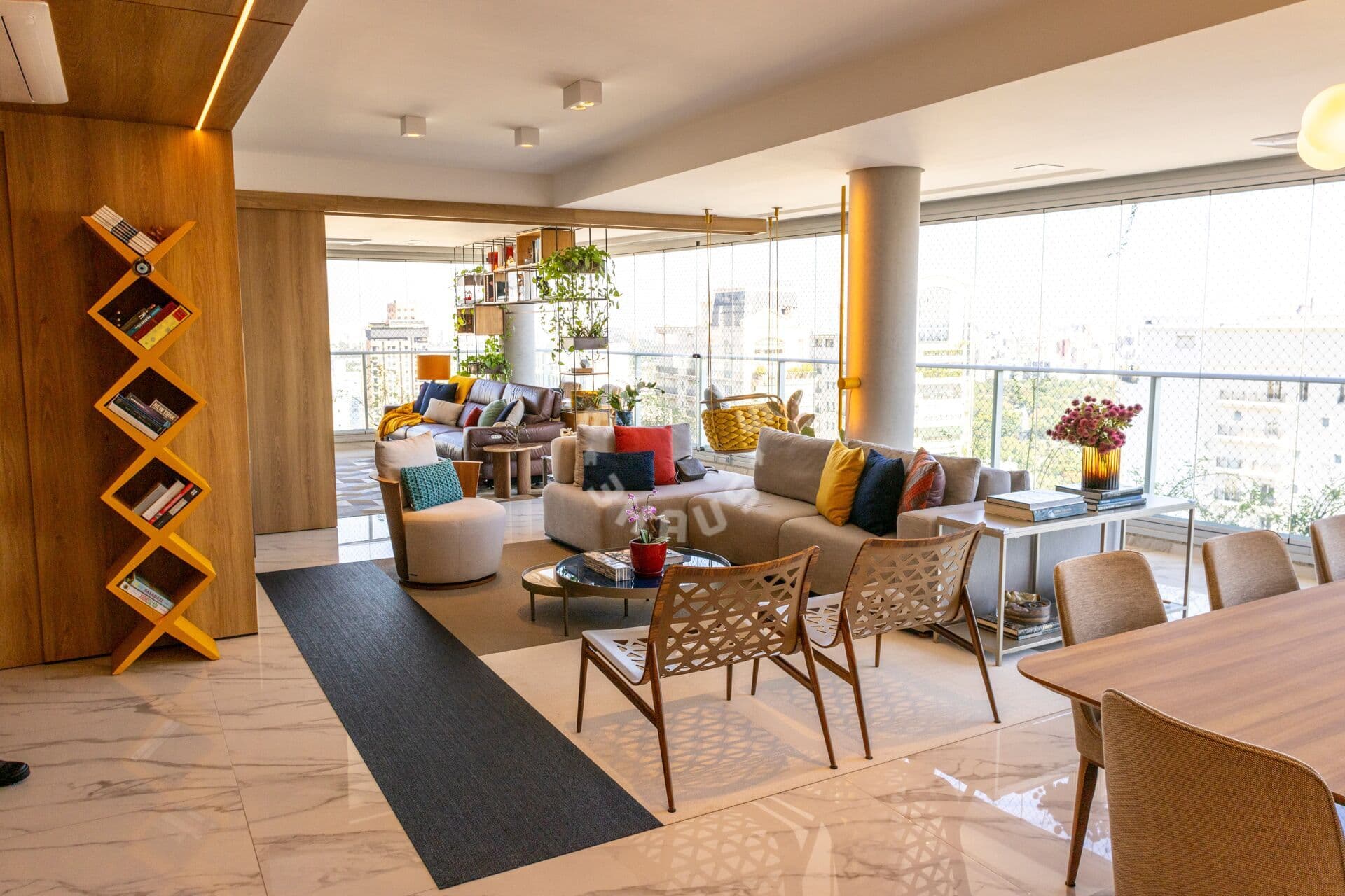 Apartamento de 268m², com 04 suítes, living 03 ambientes + depósito no Jardins!