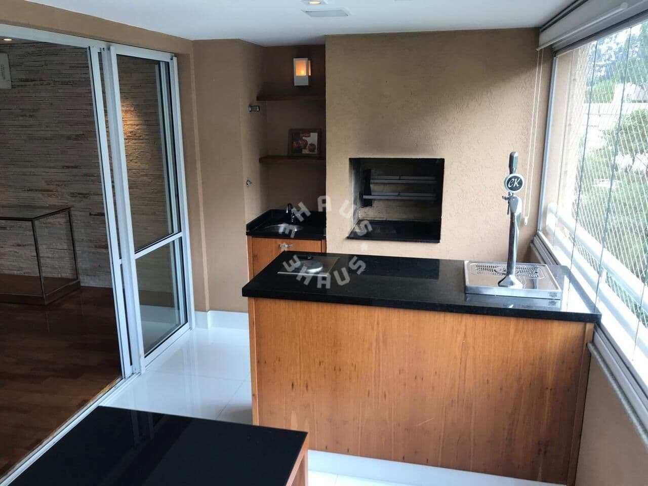 Apartamento de 141m² no Morumbi, 03 suítes, varanda gourmet, cozinha, área de serviço, 02 vagas de garagem + depósito.