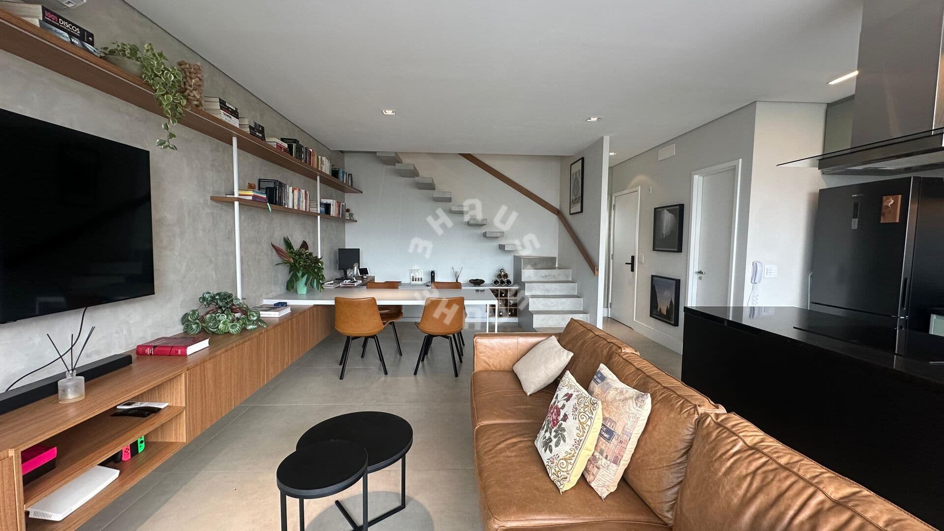 Apartamento Duplex na Vila Olímpia de 103m², com 01 suíte, varanda. 02 vagas de garagem + depósito!
