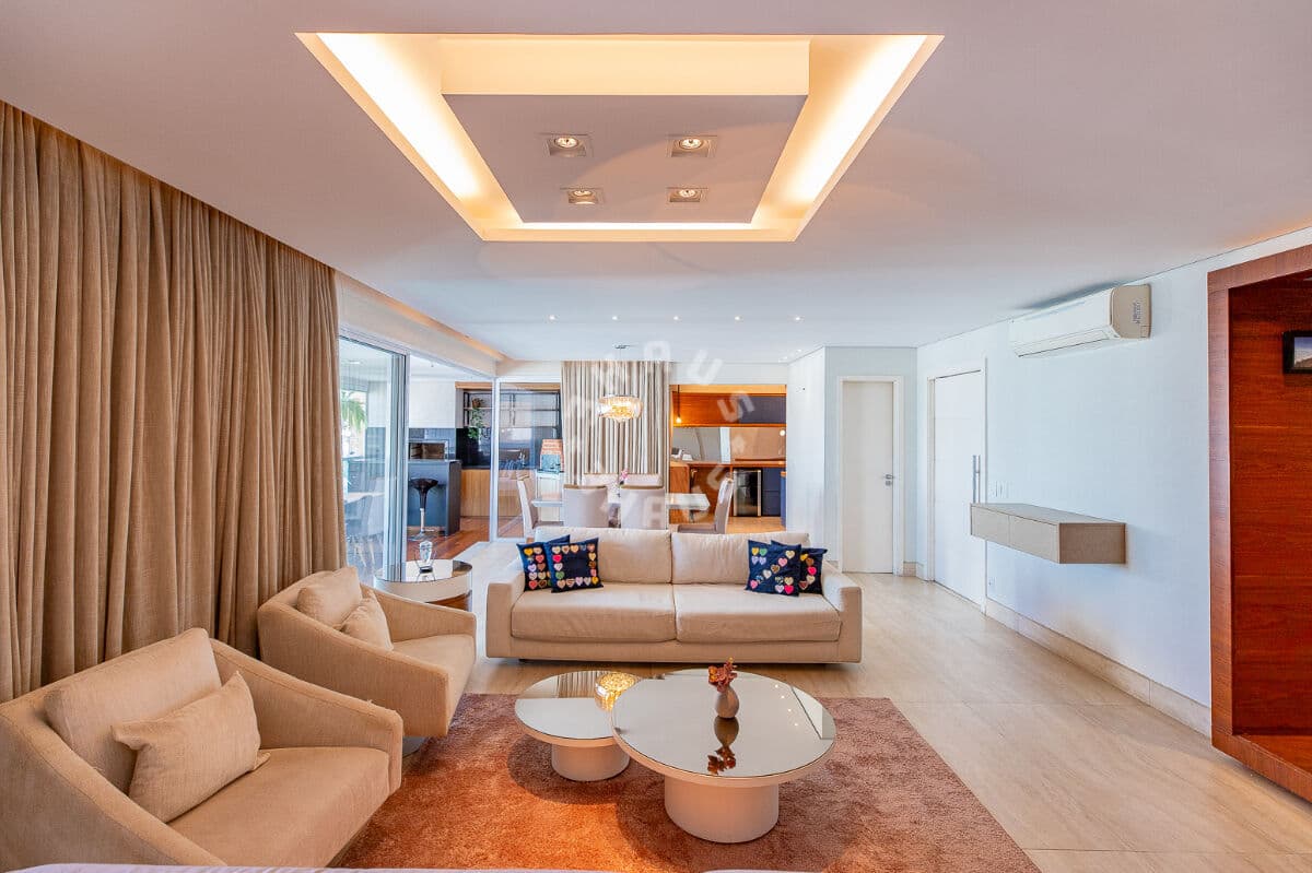 Apartamento de 194m² no Campo Belo, com 3 suítes, varanda gourmet. 4 vagas de garagem.