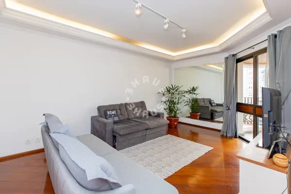 Apartamento à venda em Moema de 150m², 3 dormitórios (sendo 2 suítes), varanda. 2 vagas de garagem.