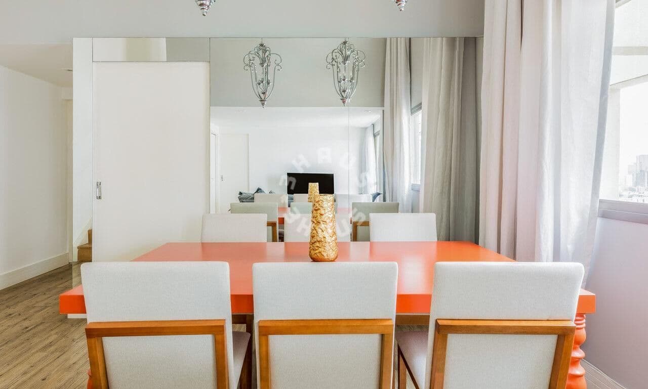 Apartamento Duplex para locação no Brooklin com 100m², 2 suítes, varanda. 2 vagas de garagem.