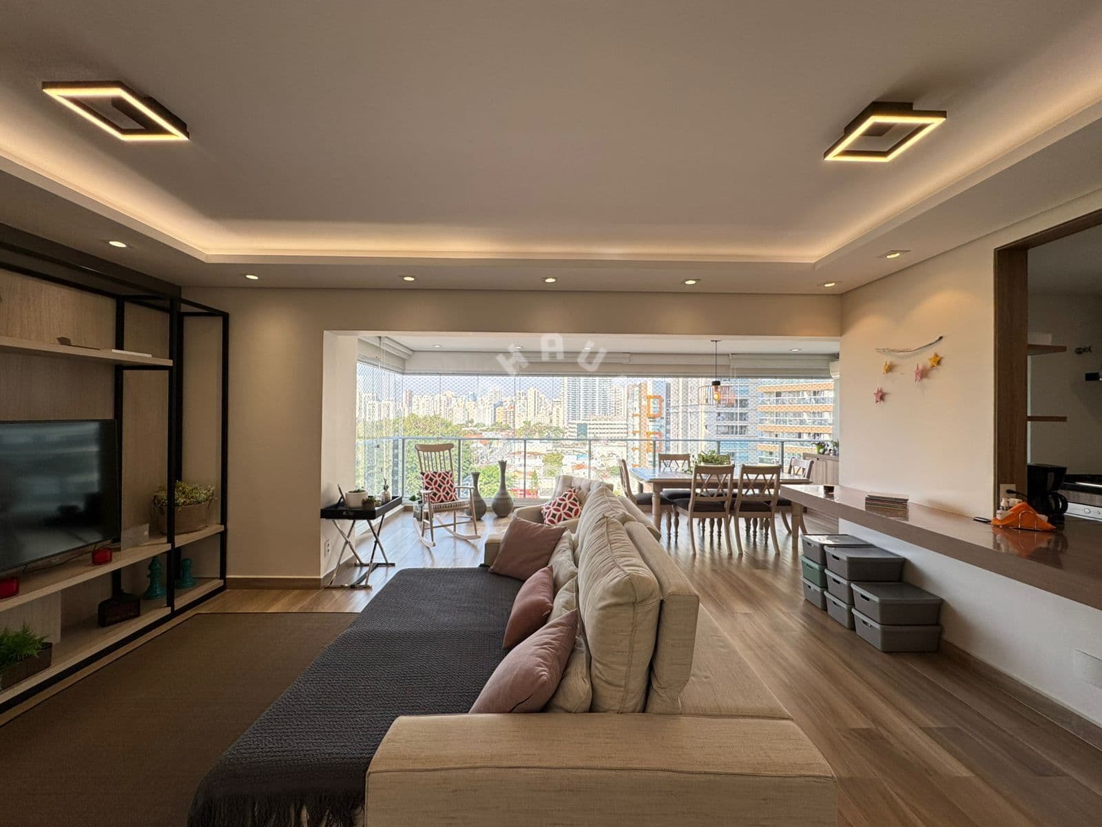 Apartamento de 132m² no Brooklin, com 3 suítes, varanda. 3 vagas de garagem!