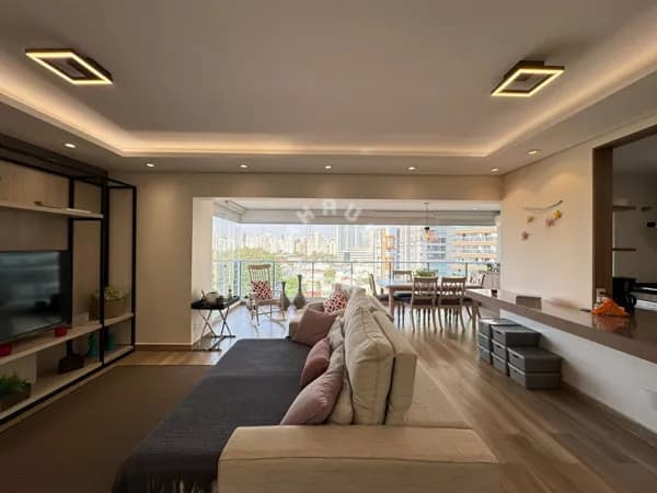 Apartamento de 132m² no Brooklin, com 3 suítes, varanda. 3 vagas de garagem!
