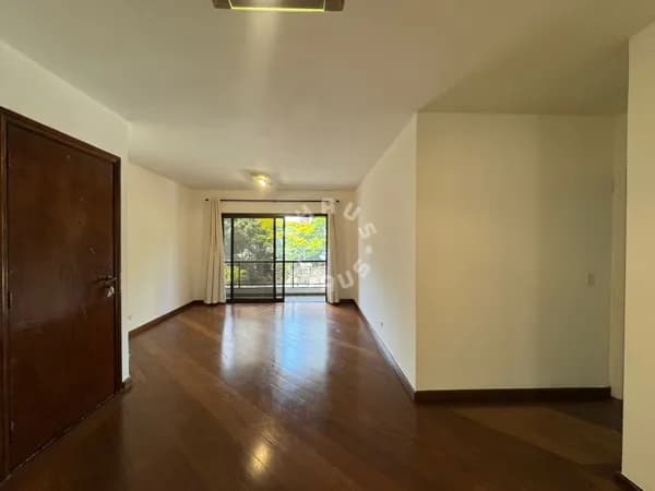 Apartamento no Campo Belo, com 127m², 3 dormitórios (sendo 1 suíte), varanda. 2 vagas!