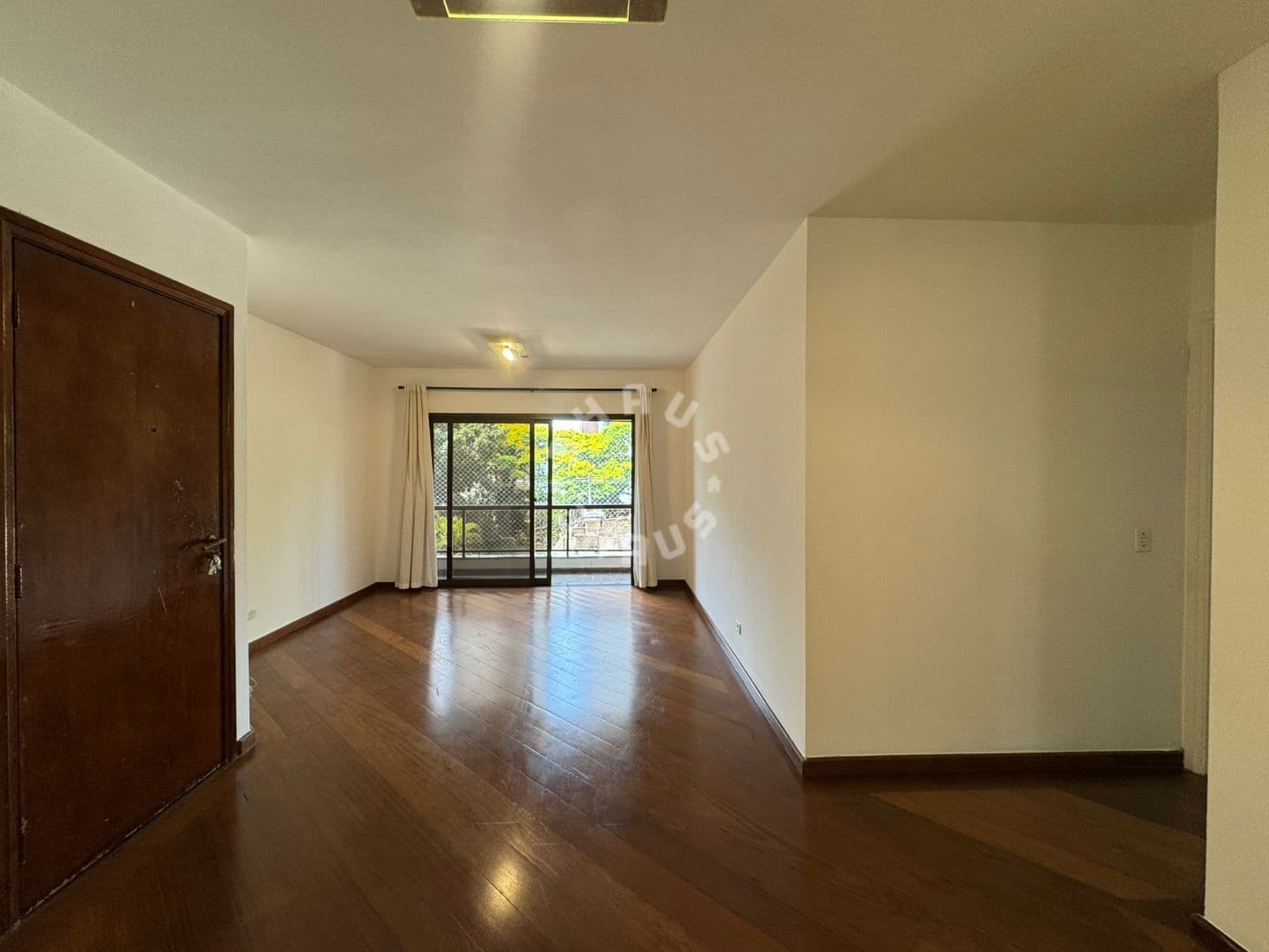 Apartamento no Campo Belo, com 127m², 3 dormitórios (sendo 1 suíte), varanda. 2 vagas!