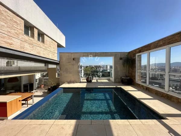 Cobertura Duplex de 404m² em Perdizes, 4 suítes (sendo a master com closet e varanda), espaço gourmet com churrasqueira e piscina, cozinha planejada, hidromassagem. 6 vagas de garagem + depósito!