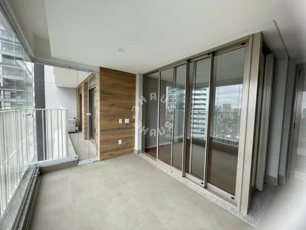 Apartamento para locação em Pinheiros, com 71m², 2 suítes, varanda. 1 vaga de garagem!