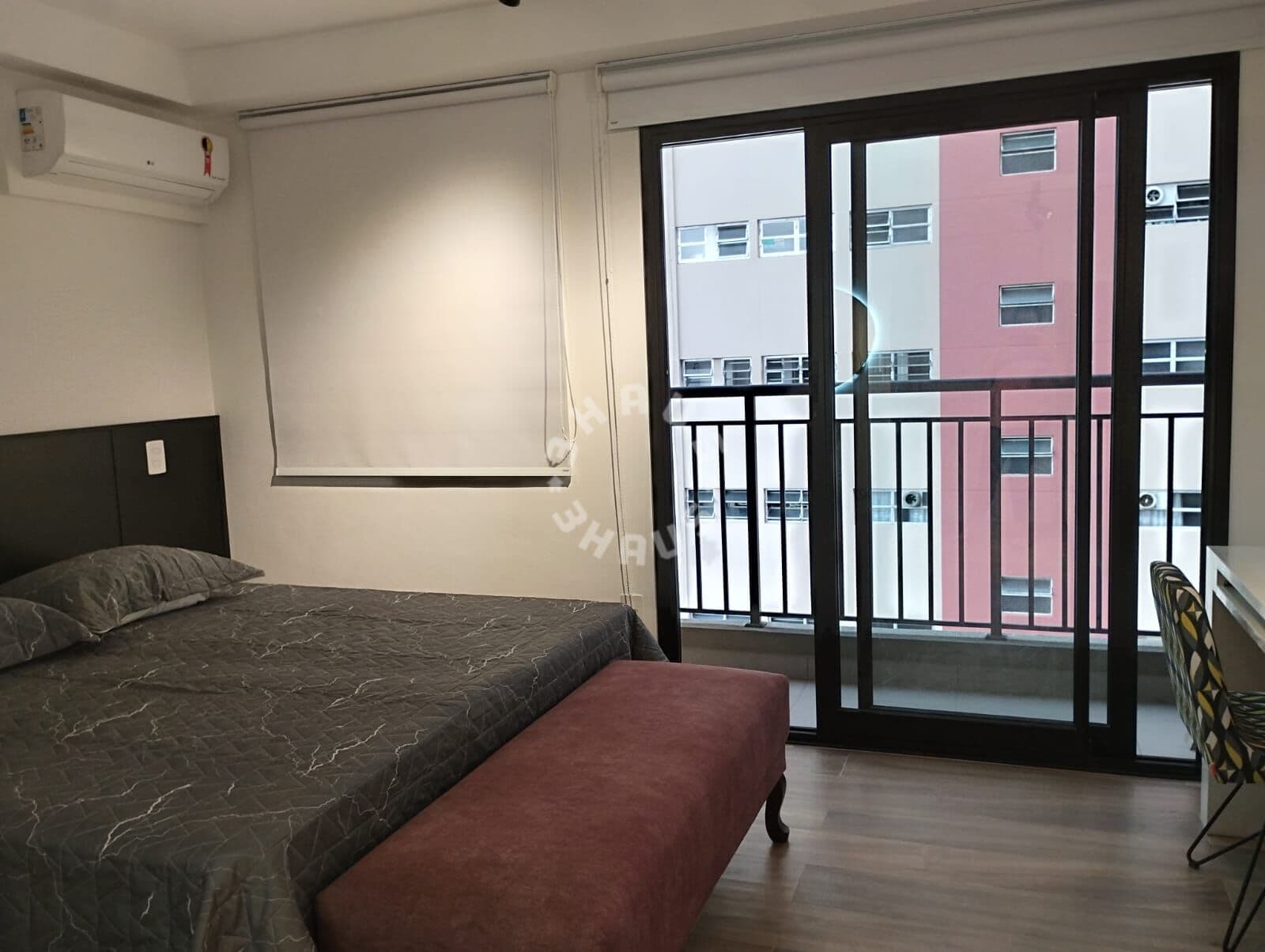 Studio mobiliado de 24m² em Perdizes, com 1 dormitório, varanda.