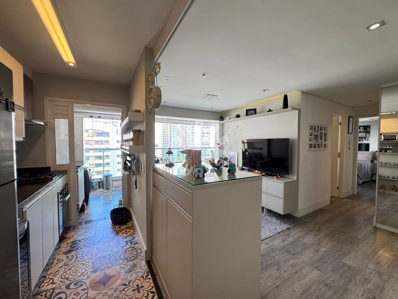 Apartamento no Brooklin, com 62m², 2 dormitórios (sendo 1 suíte), varanda. 1 vaga de garagem.