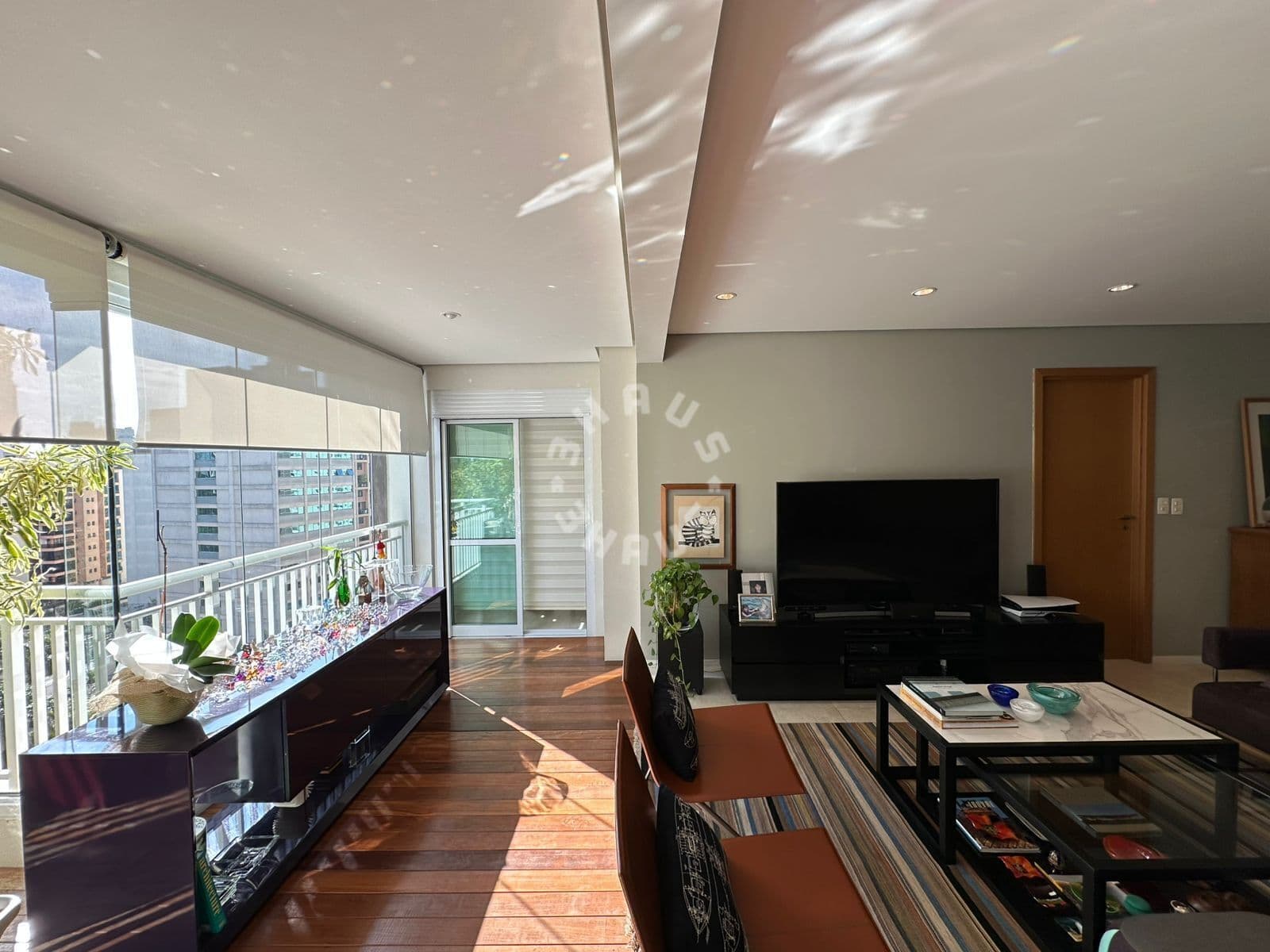 Apartamento para locação no Morumbi de 103m², com 02 suítes, varanda. 02 vagas de garagem!