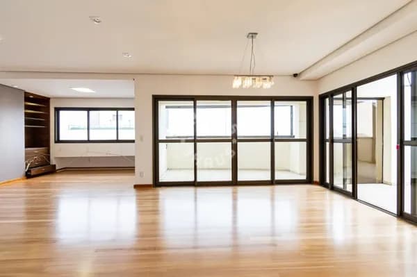 Cobertura Tríplex em Mirandópolis de 277m², 3 suítes, varanda, churrasqueira. 4 vagas de garagem!