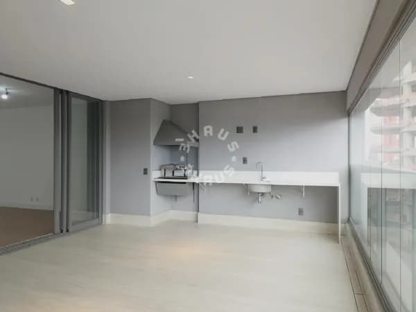 Apartamento de 160m² em Pinheiros, com 3 suítes, varanda gourmet. 2 vagas de garagem!