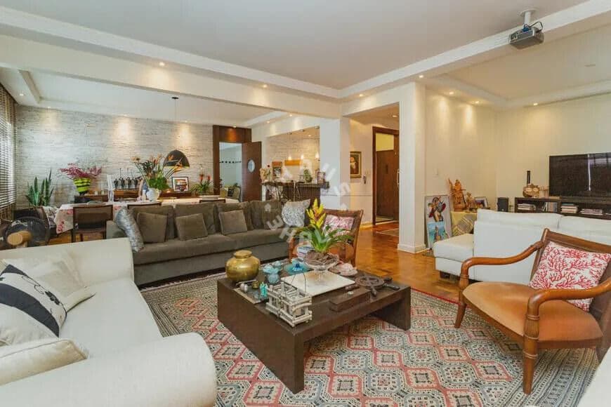Excelente Apartamento de 290m² no Higienópolis, 4 dormitórios sendo 2 suítes, walking closet, varanda, área de serviço. 2 vagas de garagem.