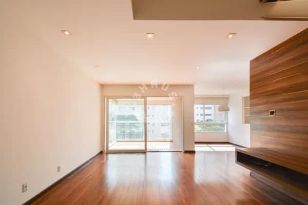 Apartamento duplex no Jardins, com 150m², 3 suítes, varanda envidraçada. 3 vagas + depósito!