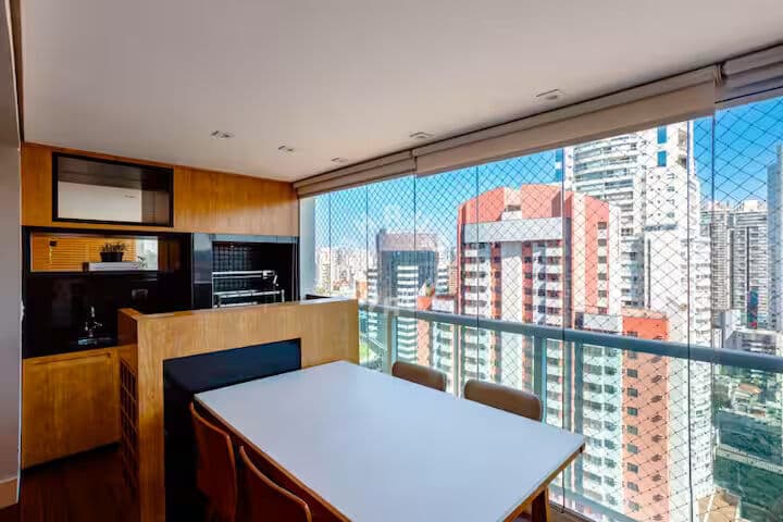 Apartamento no Brooklin, com 145m², 3 suítes, varanda gourmet. 2 vagas de garagem.