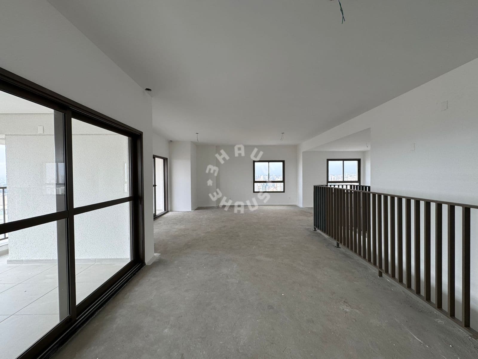 Apartamento na Vila Mariana de 280m², com 4 suítes, varanda gourmet. 3 vagas!