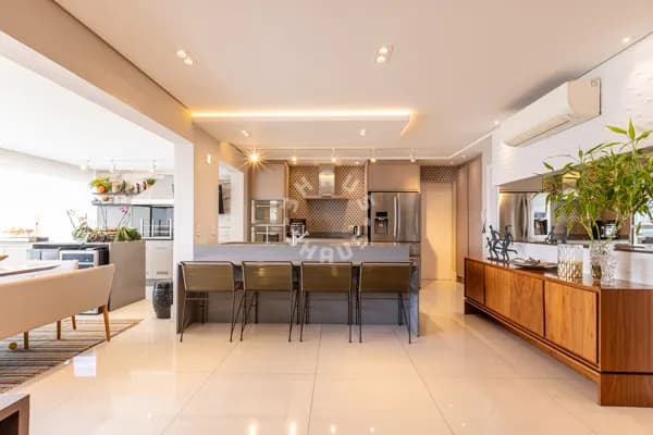 Apartamento de 151m² no Campo Belo, com 3 suítes, varanda gourmet. 3 vagas de garagem.