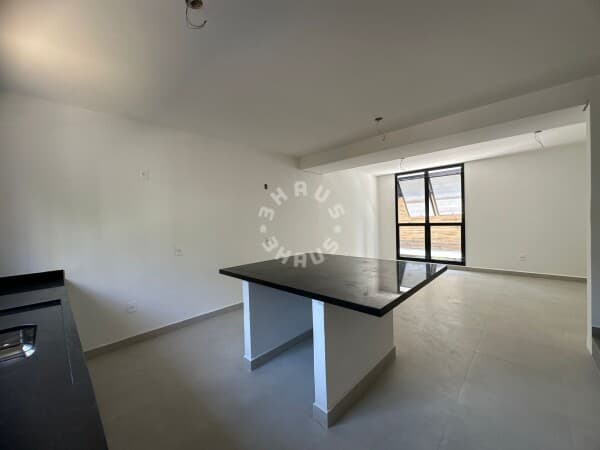 Casa em Condomínio fechado de 217m², com 03 dormitórios + 02 vagas de garagem no Campo Belo.