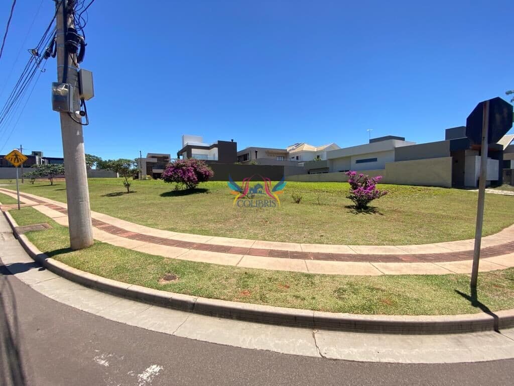 Lote de esquina à venda no Alphaville II