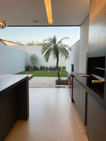 Casa Sobrado com EXCELENTE padrão de acabamento.