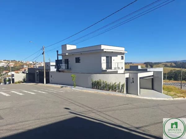 Casa -Sobrado com 3 dormitórios,piscina em Bragança Paulista