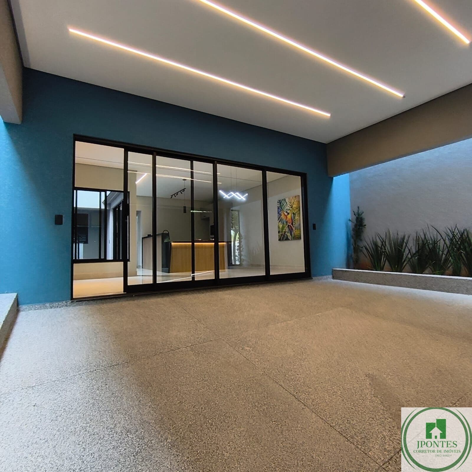CASA ESPAÇOSA COM 3 DORMITÓRIOS COM LINDO TERRAÇO GOURMET-CONFIRA!!!