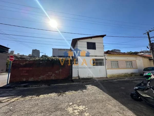 Casa de esquina na Vila Bueno