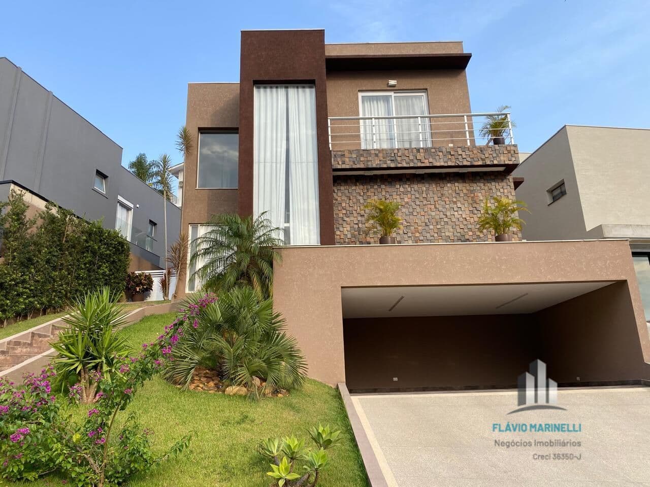 Valville l Casa à Venda em Condomínio com 3 Suítes e 4 Vagas de Garagem