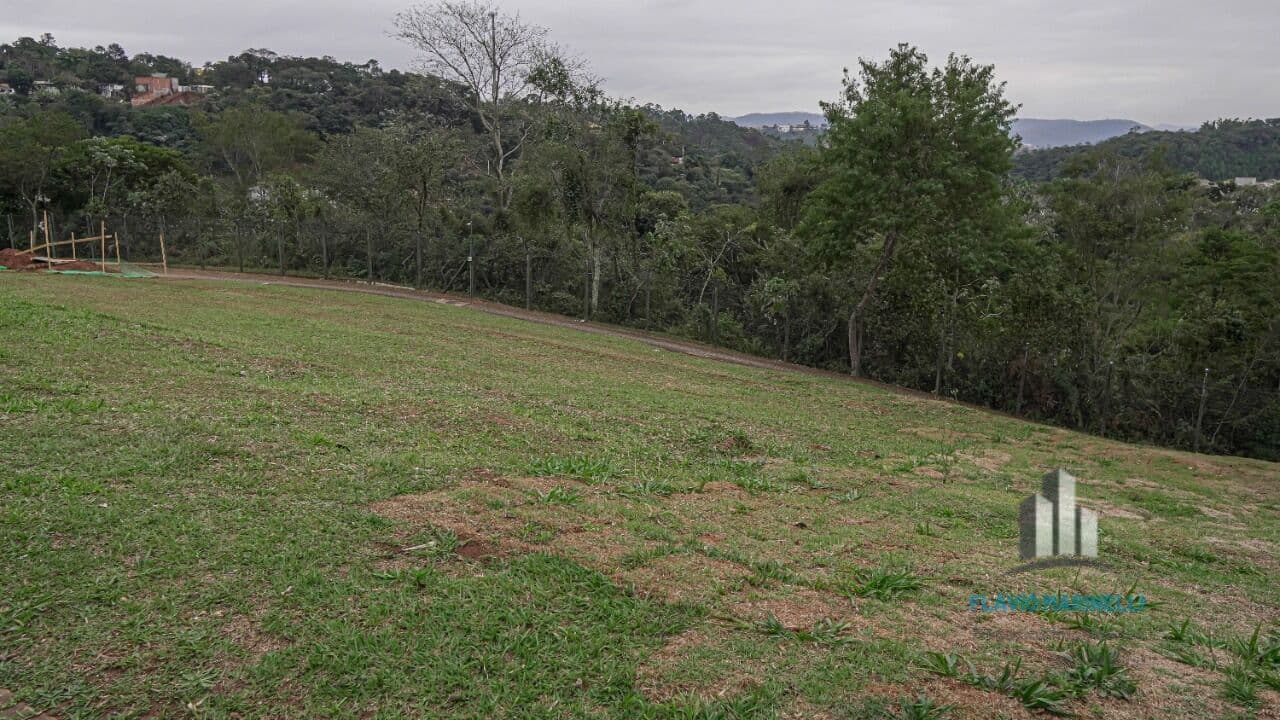 Gênesis I Terreno Declive de 456m² com Vista pra Mata