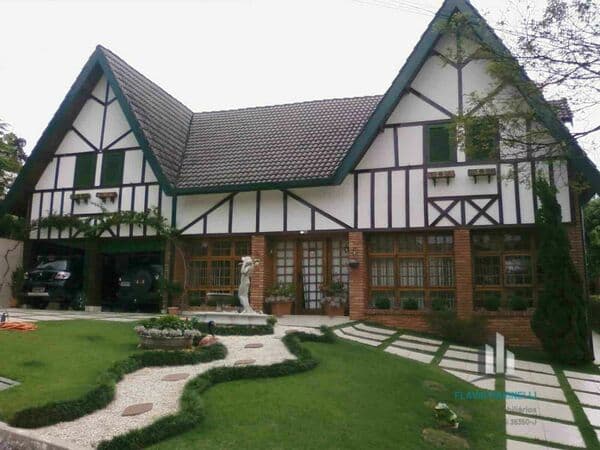 Alphaville 8 Casa de 380m² com 4 Dorms sendo 1 Suíte e 4 Vagas de Garagem