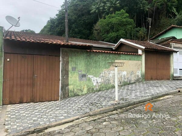Casa Padrão 3 dormitórios com edícula nos fundos