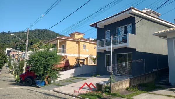 Maravilhosa casa Duplex em condomínio no Flamengo, Maricá