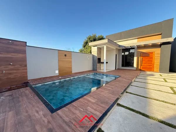 Linda Casa Moderna com Piscina na Frente à Venda em Itaipuaçu – Maricá/RJ