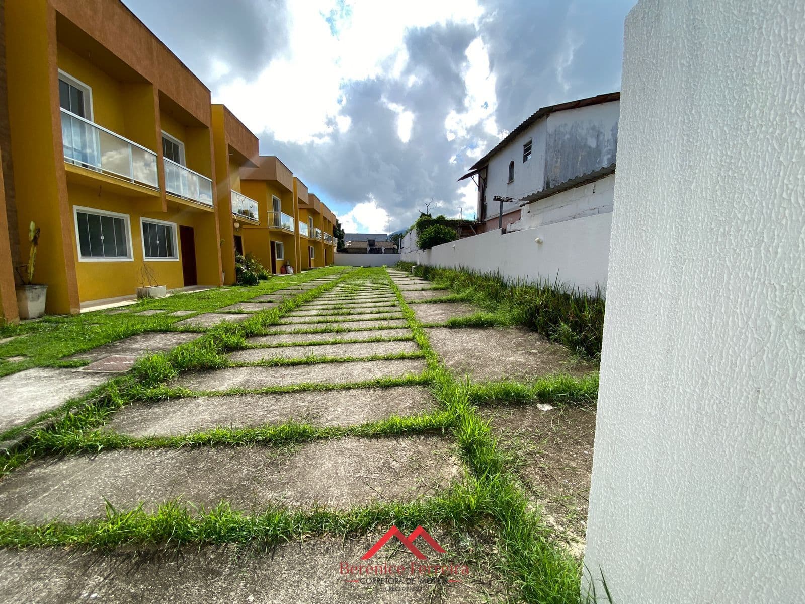 🏡 Oportunidade em Inoã – Casa Duplex em Condomínio Fechado!