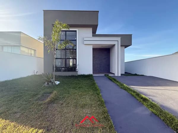 Linda casa no Condomínio Royal Garden – Maricá/RJ!