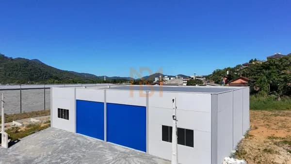 2 Galpões Industriais