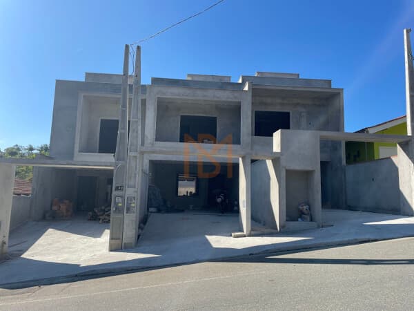 Geminado à venda, 163 m² por R$ 690 mil - Tifa Martins - Jaraguá do Sul