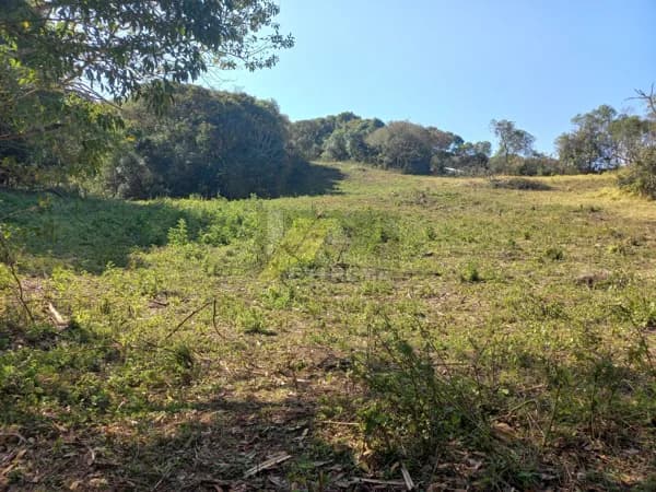 Terreno, faz divisa com o Rio Jaguari.
