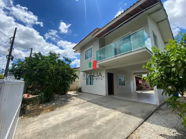 Casa de 2 andares , com 3 quartos a 10 min do centro de Brusque!!