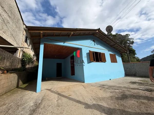 CASA NO BAIRRO AZAMBUJA PRÓXIMO AO HOSPITAL.