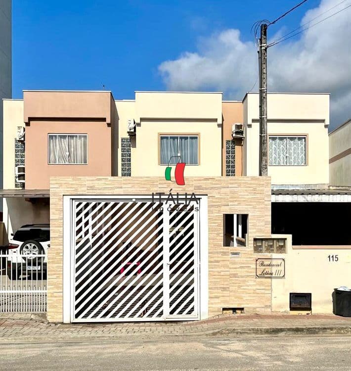 CASA COM 2 QUARTOS BAIRRO DOM JOAQUIM
