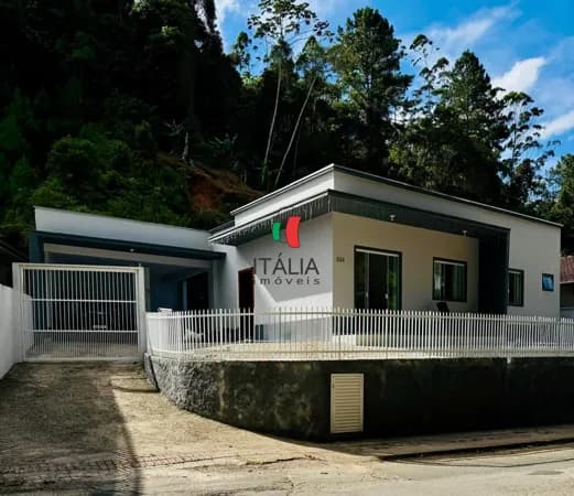 Oportunidade de casa bem localizada
